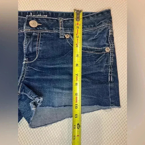✨Amethyst 9 low rise mini jeanShorts VTG Embroidered contrast stitch DenimY2K - Picture 5 of 8